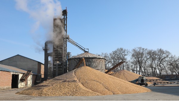 扭虧為盈，糧食烘干用上秸稈打捆直燃鍋爐就是省